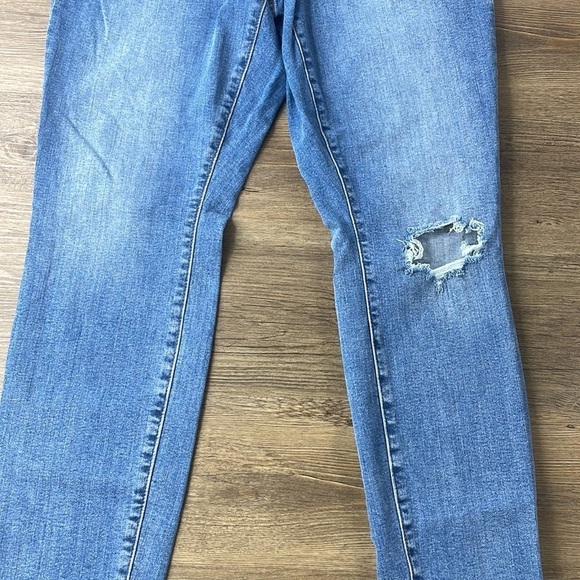 GAP Women’s Mid Rise Distressed Curvy True Skinny Jeans, size 31 - Picture 6 of 11